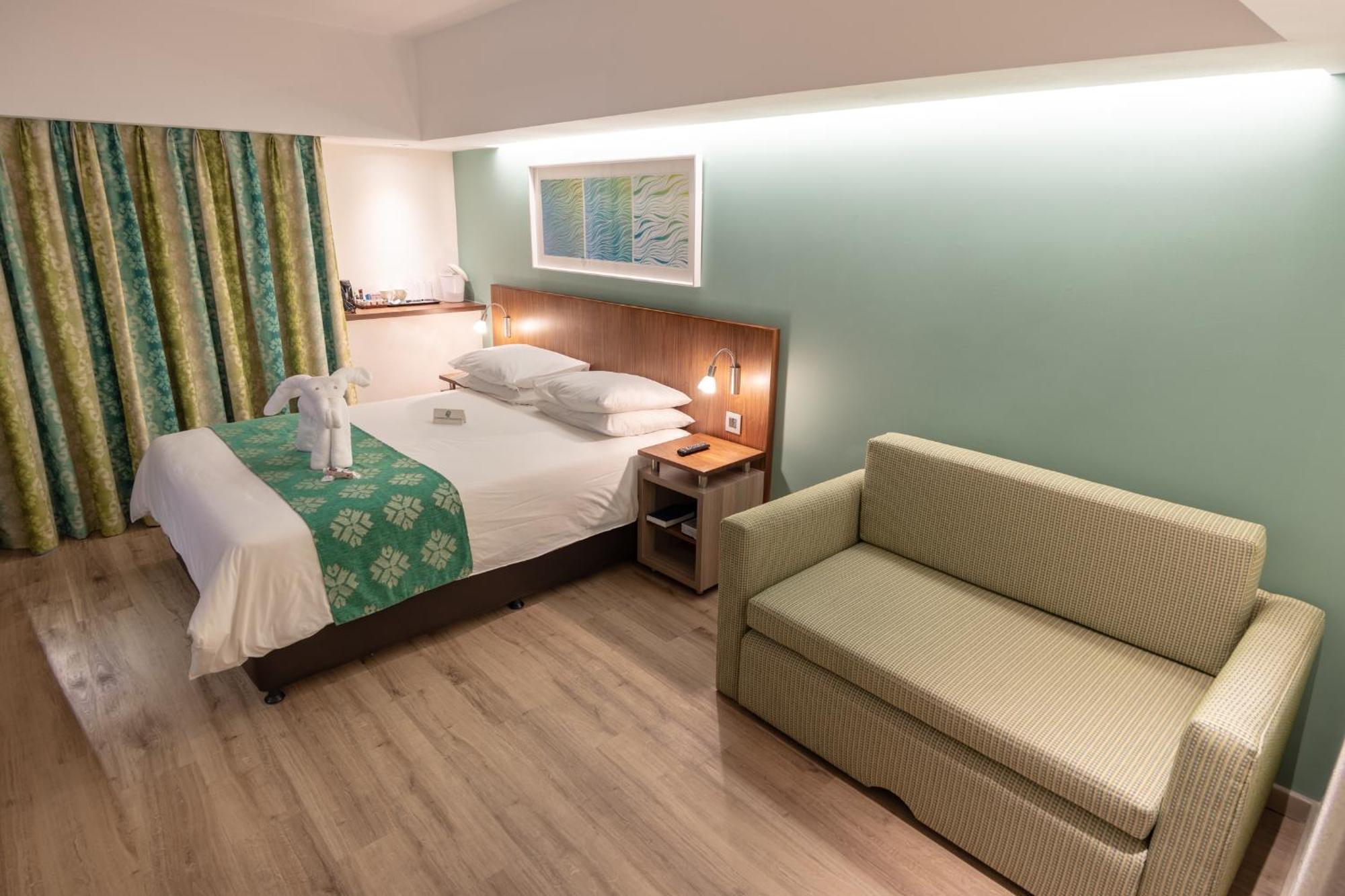 City Lodge Hotel Durban Room photo